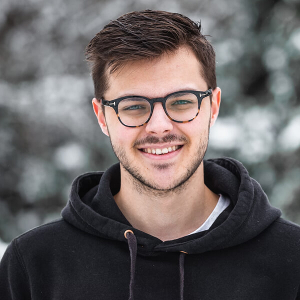Porträt der Kursleitung für Online Marketing Kurse